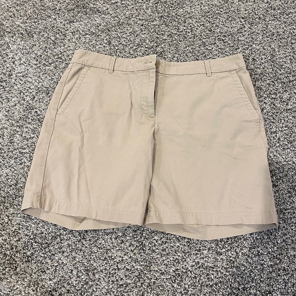 Talbots Kahki Weekend Shorts Size 8 - Picture 1 of 3